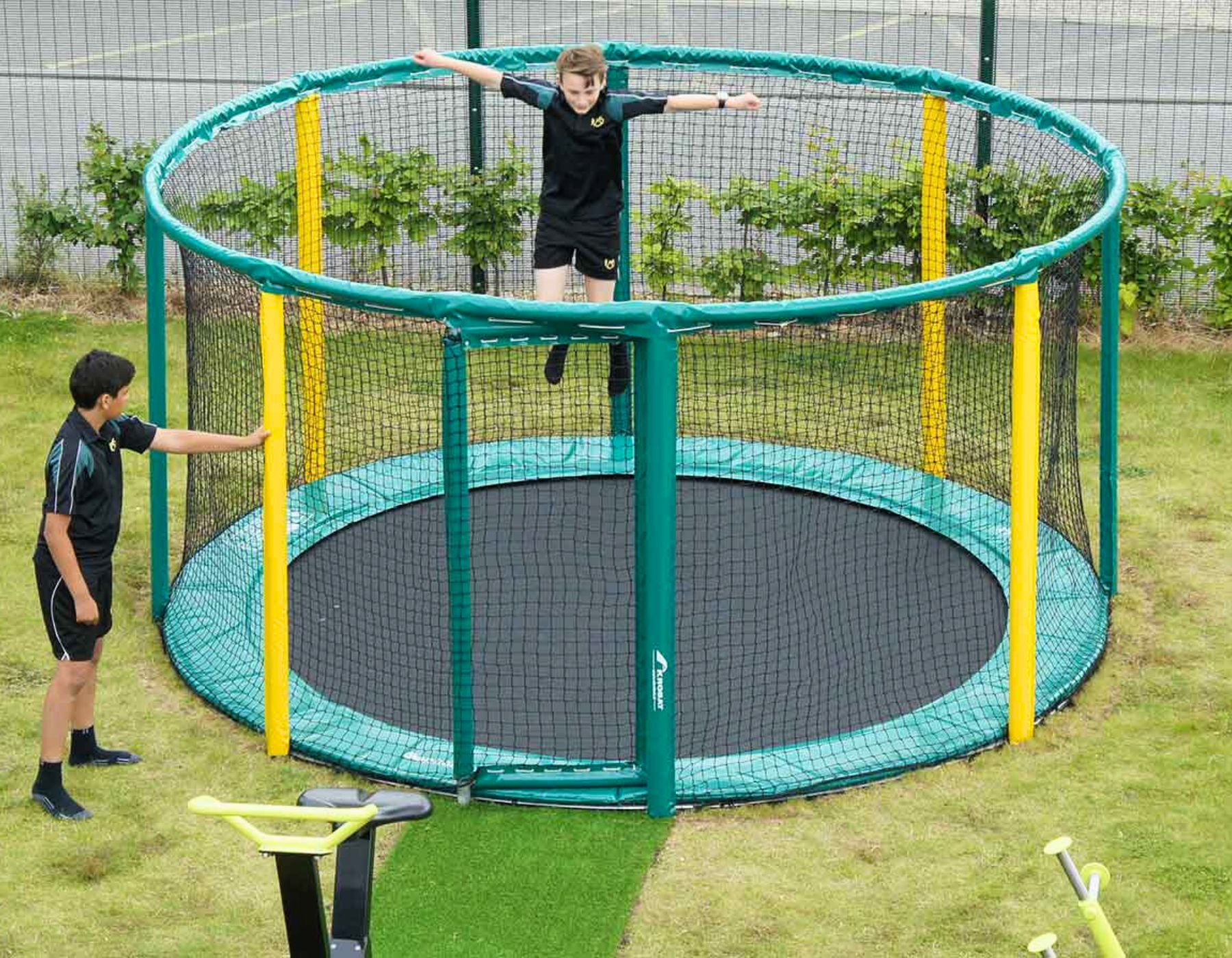 Akrobat Gallus Flat Plus Trampoline - Image 3